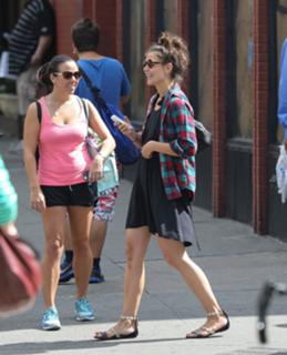 Katie Holmes feet photo thumbnail