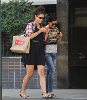 Katie Holmes feet photo thumbnail