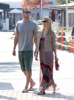 Bar Refaeli feet photo thumbnail