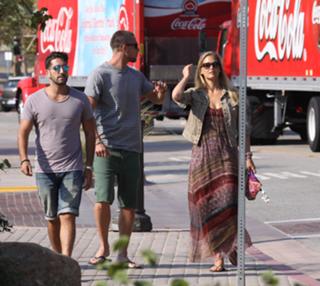 Bar Refaeli feet photo thumbnail