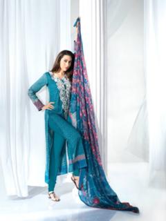 Karisma Kapoor feet photo thumbnail