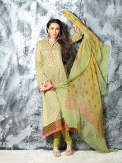 Karisma Kapoor feet photo thumbnail