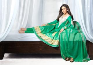 Karisma Kapoor feet photo thumbnail