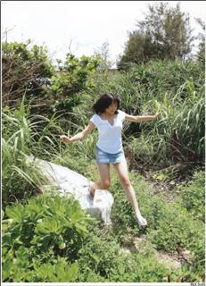 Ai Shinozaki feet photo thumbnail