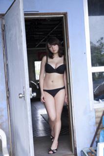 Ai Shinozaki feet photo thumbnail