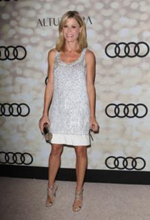 Julie Bowen feet photo thumbnail