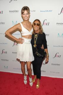 Karlie Kloss feet photo thumbnail