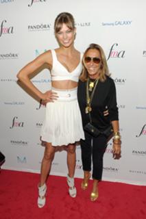 Karlie Kloss feet photo thumbnail
