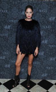 Doutzen Kroes feet photo thumbnail