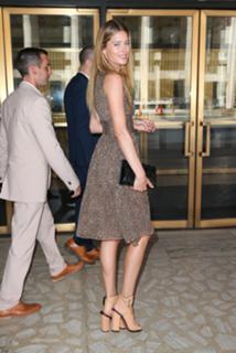 Doutzen Kroes feet photo thumbnail