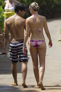 Katrina Bowden feet photo thumbnail