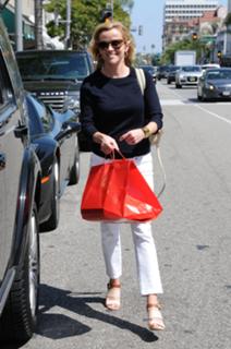 Reese Witherspoon feet photo thumbnail