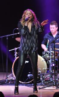 LeAnn Rimes feet photo thumbnail