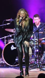 LeAnn Rimes feet photo thumbnail