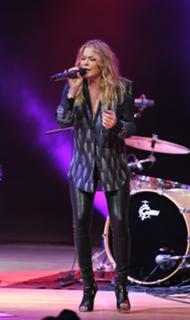 LeAnn Rimes feet photo thumbnail