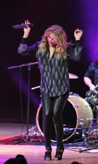 LeAnn Rimes feet photo thumbnail