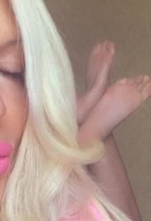 Jelena Karleusa feet photo thumbnail
