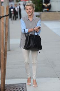 Julianne Hough feet photo thumbnail