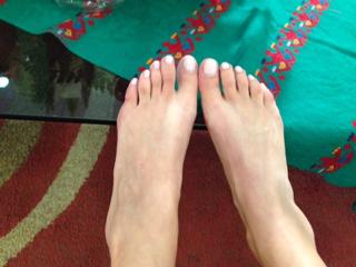 Laura González feet photo thumbnail
