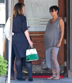 Halle Berry feet photo thumbnail