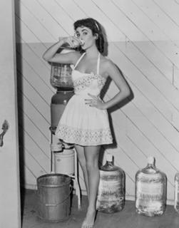 Elizabeth Taylor feet photo 3