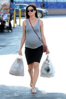 Michelle Monaghan feet photo thumbnail