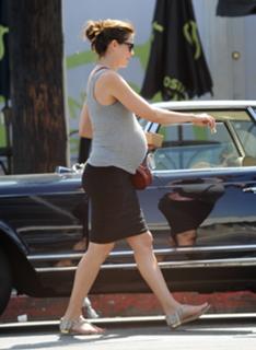 Michelle Monaghan feet photo thumbnail