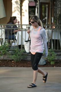 Selma Blair feet photo thumbnail