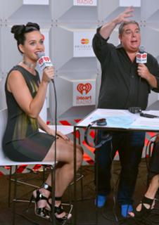 Katy Perry feet photo thumbnail