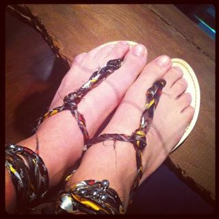 Isis Valverde feet photo thumbnail