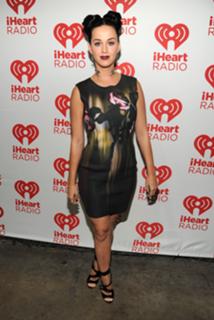 Katy Perry feet photo thumbnail