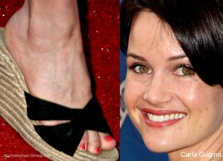 Carla Gugino feet photo thumbnail