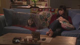 Aubrey Plaza feet photo thumbnail