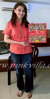 Madhuri Dixit feet photo thumbnail