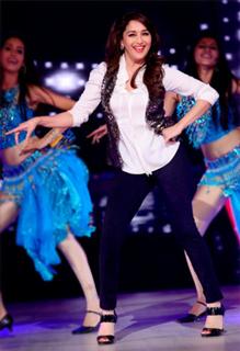 Madhuri Dixit feet photo thumbnail