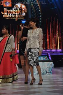 Madhuri Dixit feet photo thumbnail
