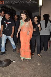 Madhuri Dixit feet photo thumbnail