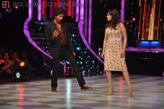 Madhuri Dixit feet photo thumbnail