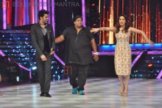 Madhuri Dixit feet photo thumbnail