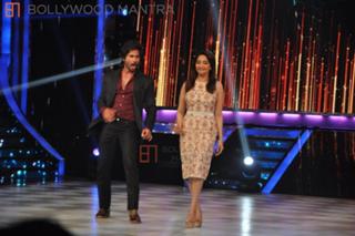 Madhuri Dixit feet photo thumbnail