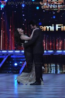 Madhuri Dixit feet photo thumbnail