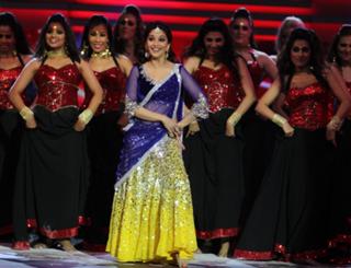 Madhuri Dixit feet photo thumbnail