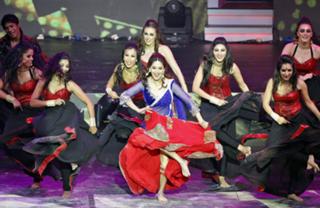 Madhuri Dixit feet photo thumbnail