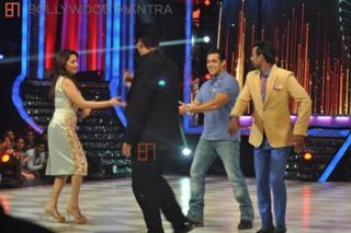 Madhuri Dixit feet photo thumbnail