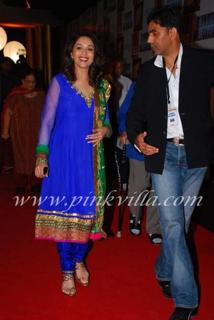 Madhuri Dixit feet photo thumbnail
