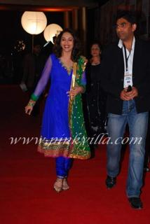 Madhuri Dixit feet photo thumbnail