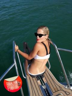 Rita Ora feet photo thumbnail