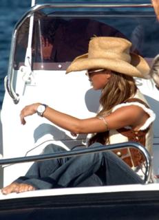 Victoria Beckham feet photo thumbnail