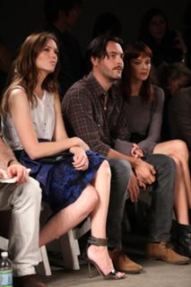 Mandy Moore feet photo thumbnail