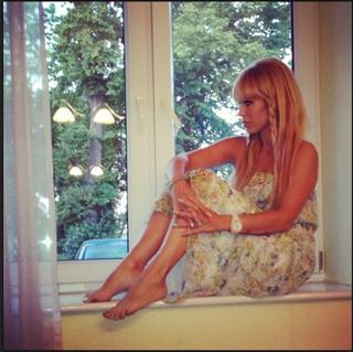 Dorota Rabczewska feet photo thumbnail